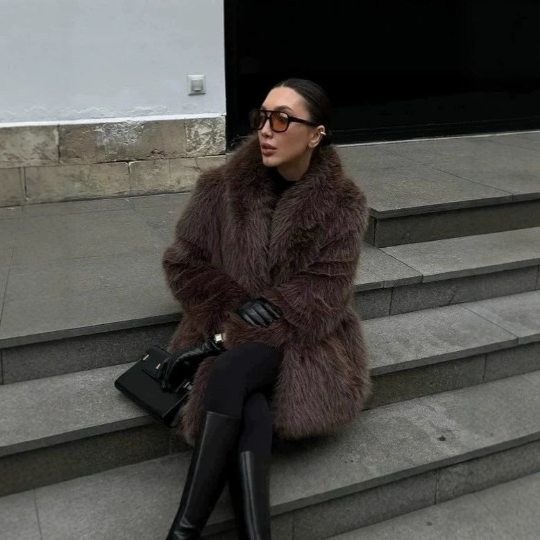 Damen Kurzmantel aus langfaserigem Shaggy-Faux-Fur mit extravoluminösem Schalkragen Drune