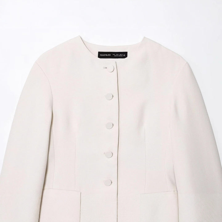 Damen nan taillierte Blazerjacke mit Rundhalsausschnitt, verdeckter Knopfleiste und Pattentaschen Drune