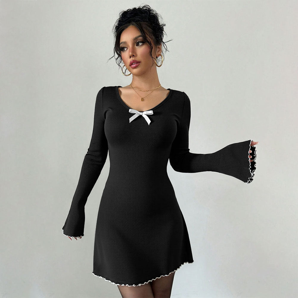 Damen geripptes Minikleid mit Trompetenärmeln, Zierschleife am Dekolleté und welligem Saum Drune