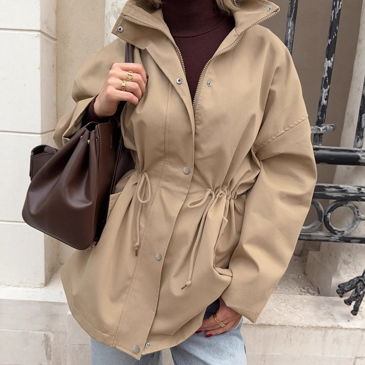 Damen urbane Übergangsjacke mit taillierbarem Kordelzug Drune
