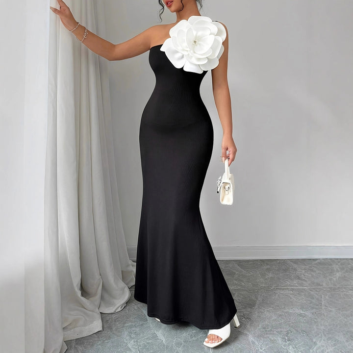 Damen figurbetontes Maxikleid mit asymmetrischem Design und dekorativer Blütenapplikation Drune