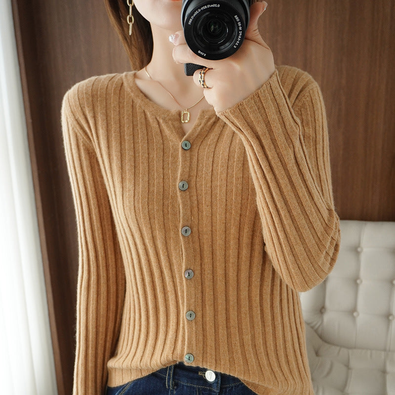 Damen Strickjacke mit feinem Rippmuster und eleganten Knopfdetails Drune