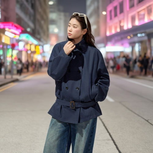 Damen Kurztrenchcoat mit taillierendem Gürtel und doppeltreiher Knopfleiste Drune