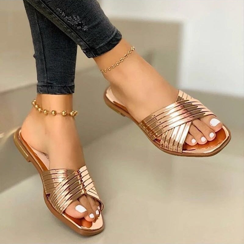 Damen Geflochtene Metallic-Slipper mit überkreuzten Riemen und flacher Komfortsohle Drune