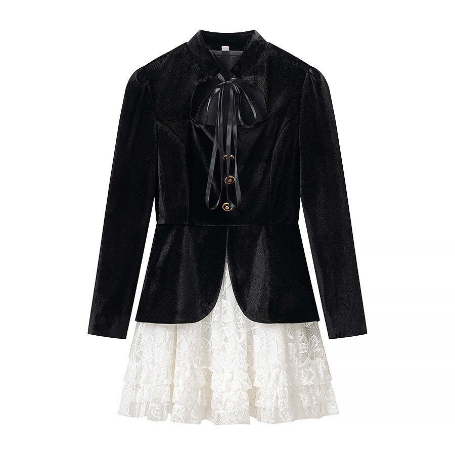 Damen Samt-Minikleid mit Schleifenkragen, Zierknopfleiste und mehrlagigem Spitzenrock Drune