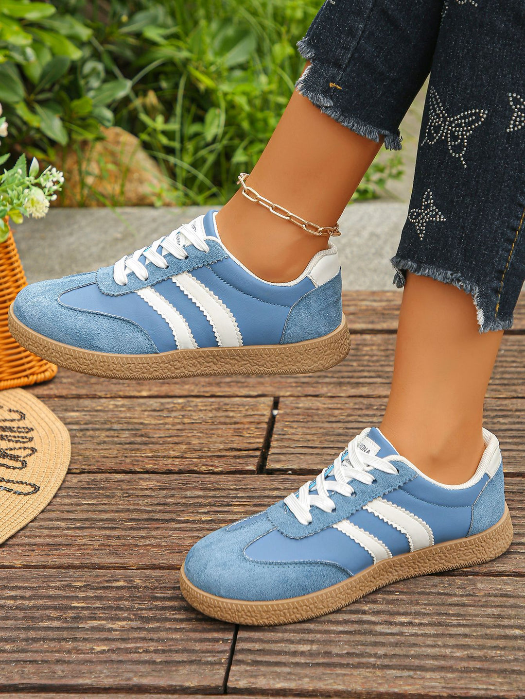 Damen Retro-Sneaker mit Velours-Overlays, Zierstreifen und profildetails Drune