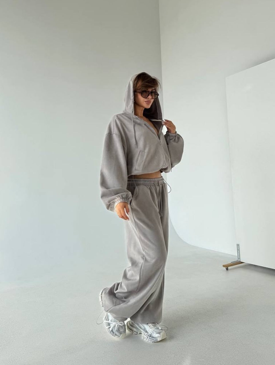 Damen Velours-Cropped-Kapuzenjacke mit Ballonärmeln und weiter Palazzo-Sweathose Drune
