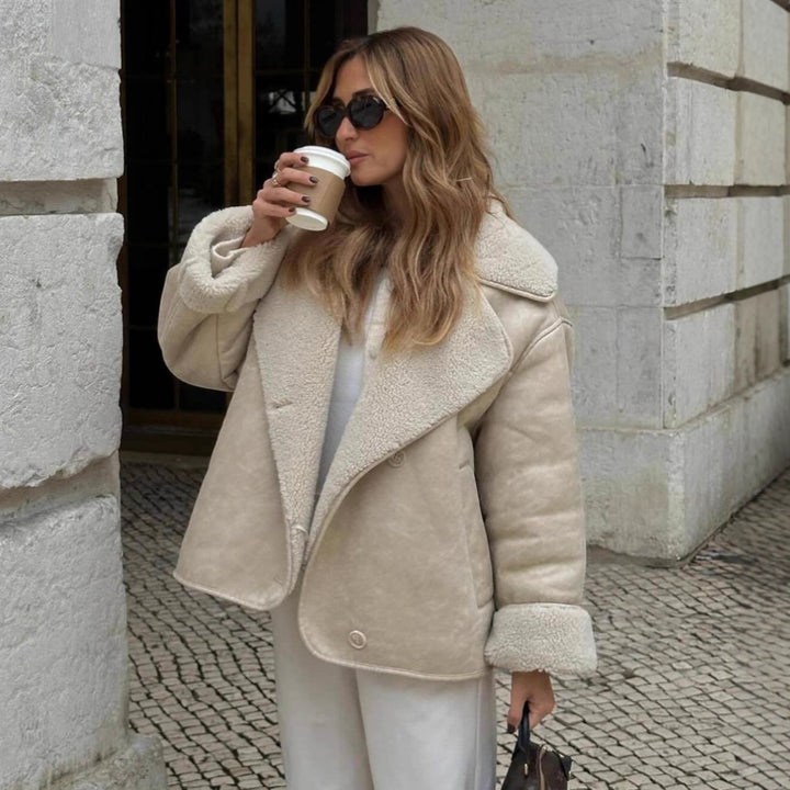 Damen Kurzjacke im Lammfell-Look mit Umlegekragen und seitlichen Eingrifftaschen Drune