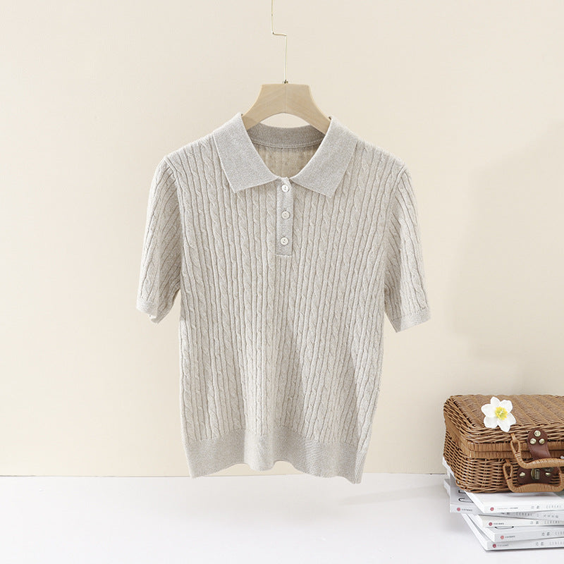 Damen Kurzärmeliges Strick-Poloshirt mit Zopfmuster und Knopfleiste Drune