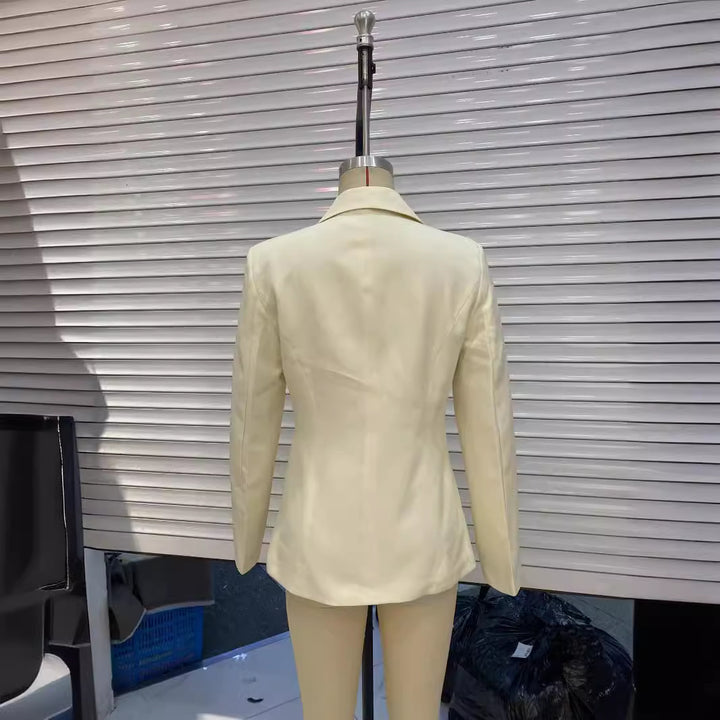 Damen nan taillierter Zweiknopf-Blazer mit Zierrosen am Revers und Pattentaschen Drune