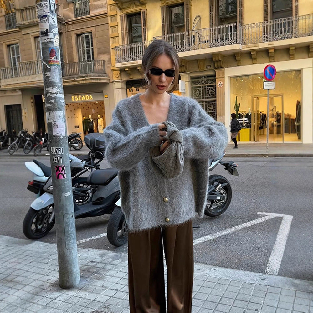 Damen Flauschige Mohair‑Optik Oversize‑Strickjacke mit V‑Ausschnitt und goldenen Zierknöpfen Drune