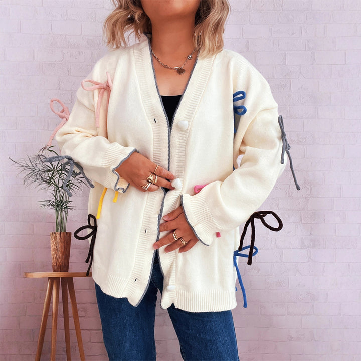 Damen Strickjacke mit bunten Schleifenakzenten und oversized Schnitt Drune