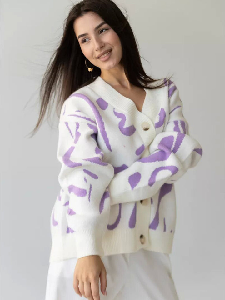 Damen Strickjacke mit modernem Muster und eleganten Knöpfen