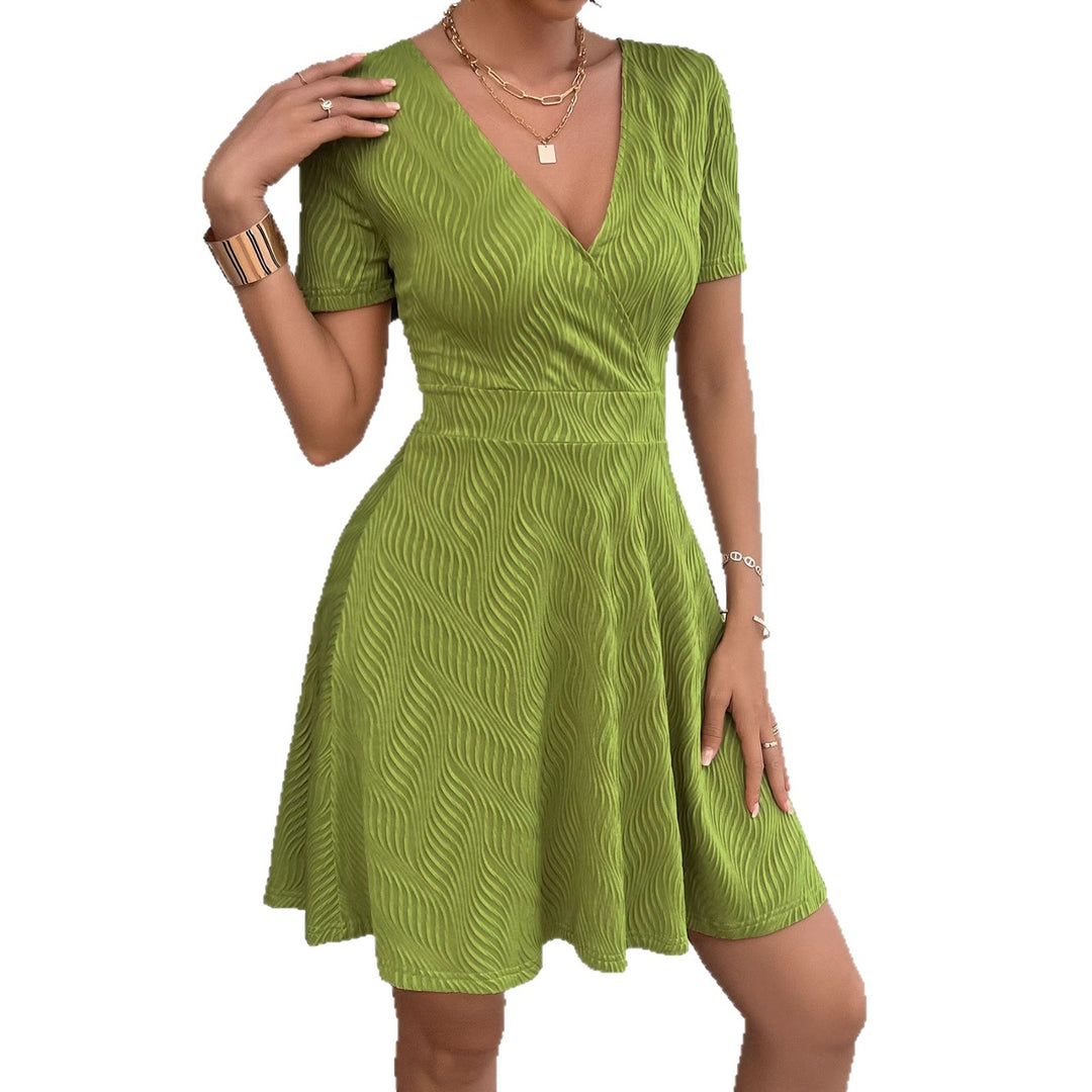 Damen Wickelkleid mit V-Ausschnitt und fließendem Stoff Drune