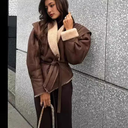 Damen modische Kunstlederjacke mit luxuriösem Kunstfellkragen und eleganter Taillierung Drune