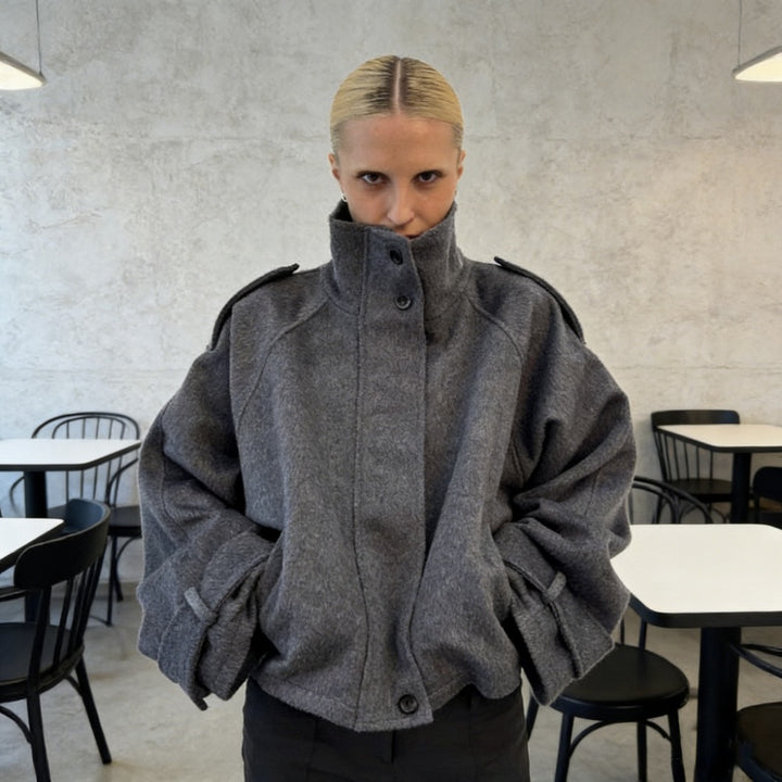 Damen nan kurzer Wollmix-Blouson mit hohem Stehkragen, Schulterpatten und voluminösen Ballonärmeln Drune