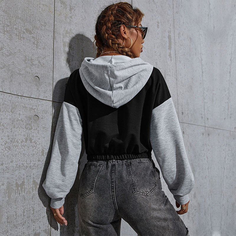 Damen Cropped Hoodie mit Kontrastärmeln, elastischem Saum und schmelzendem Smiley-Print Drune