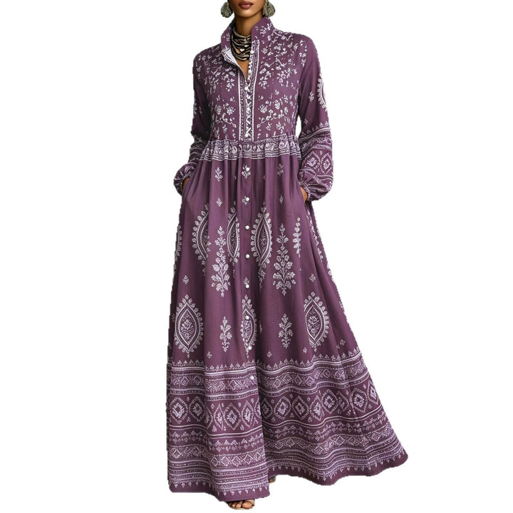 Damen Maxikleid im Boho‑Ethno‑Stil mit Stehkragen, durchgehender Knopfleiste und Eingrifftaschen Drune