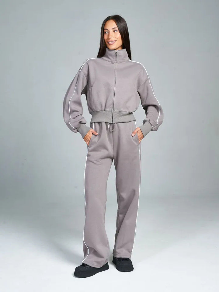 Damen Sportanzug mit hohem Stehkragen und weiten Hosen Drune