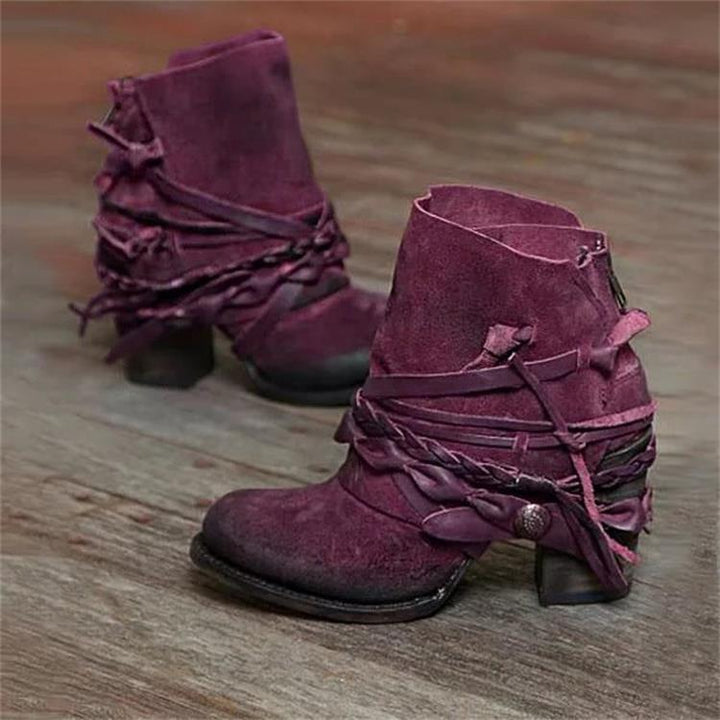 Damen Vintage Western-Ankleboots aus Velourslederoptik mit geflochtenen Zierriemen und niedrigem Blockabsatz Drune
