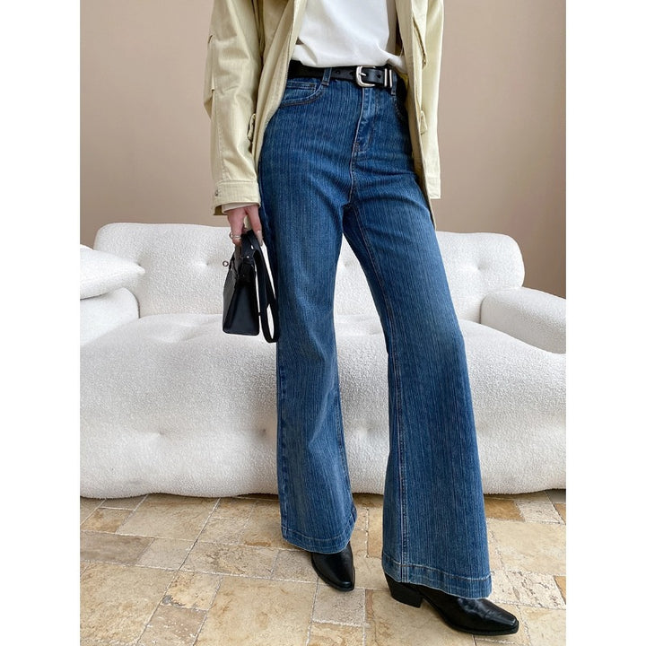 Damen High-Waist Schlagjeans im zeitgenössischen Stil mit nachhaltigem Denim Drune