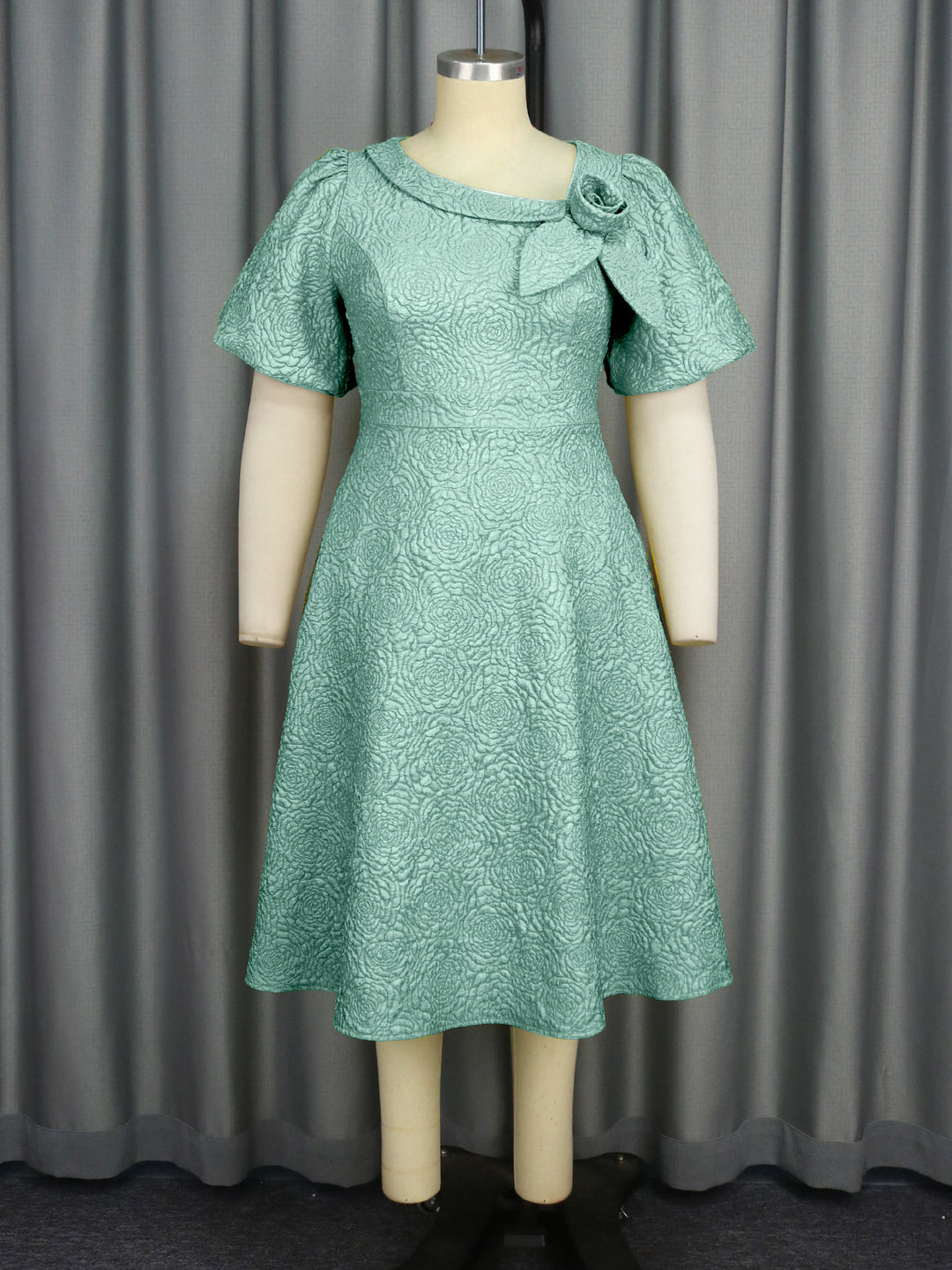 Damen Elegantes Kleid mit strukturierter Blumenapplikation Drune