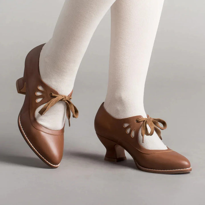Damen nan Vintage-inspirierte Mary-Jane Pumps mit geschwungenem Mittelhochabsatz und Zierlochung Drune