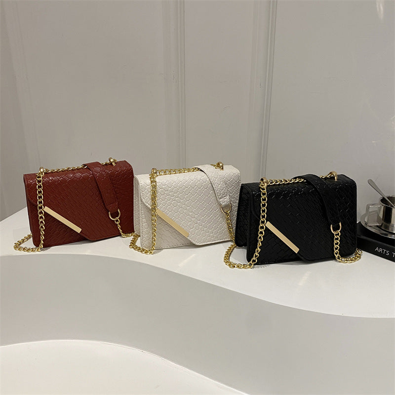 Damen elegante Umhängetasche mit geflochtenem Design und goldener Kette Drune