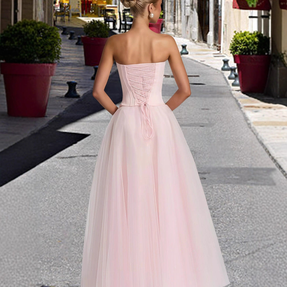 Damen Brautkleid mit tiefem V-Ausschnitt und voluminösem Tüllrock Drune