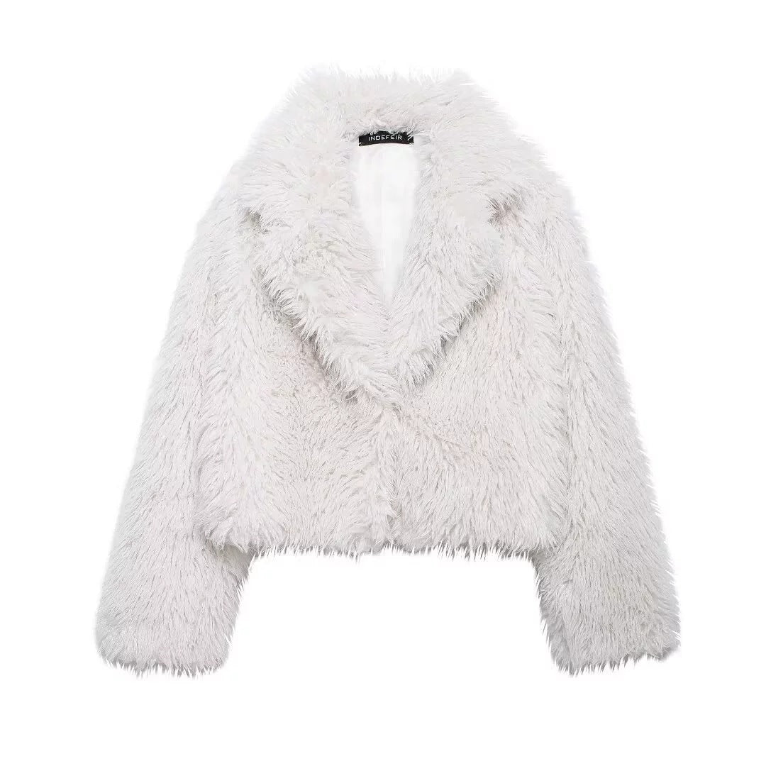 Damen Kurzjacke im Cropped‑Schnitt aus fluffigem Hochflor‑Faux‑Fur mit tiefem Schalkragen Drune