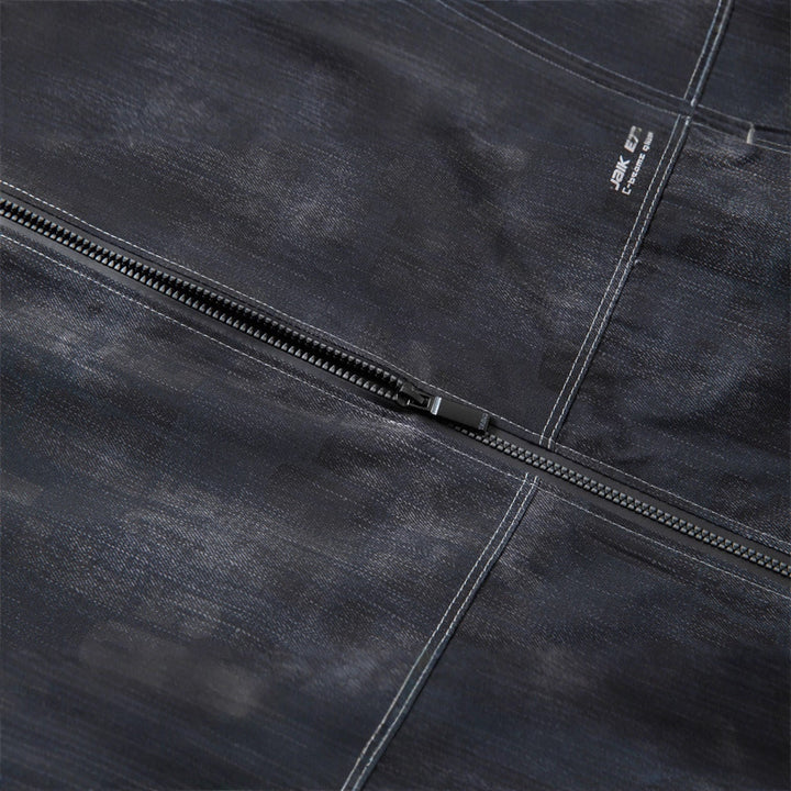 Herren Urbaner Lederlook-Bomber mit tonalem Typo-Print, Rippbündchen und Pattentaschen Drune