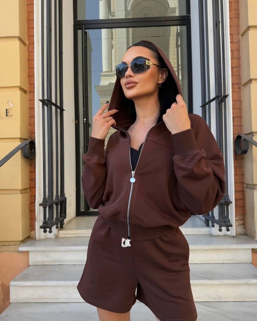Damen Sportliches Zweiteiler-Set aus kurzärmeliger Jacke und lässigen Shorts