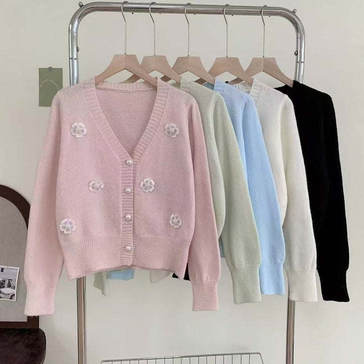 Damen kuschelige Strickjacke mit Blumenstickerei und Perlenknöpfen Drune