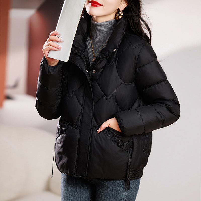 Damen Kurze Steppjacke mit Kapuze und praktischen Taschen Drune