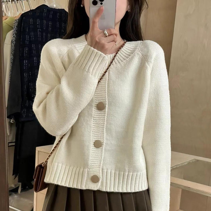 Damen Strickjacke mit Rundhalsausschnitt und dekorativen Knöpfen Drune