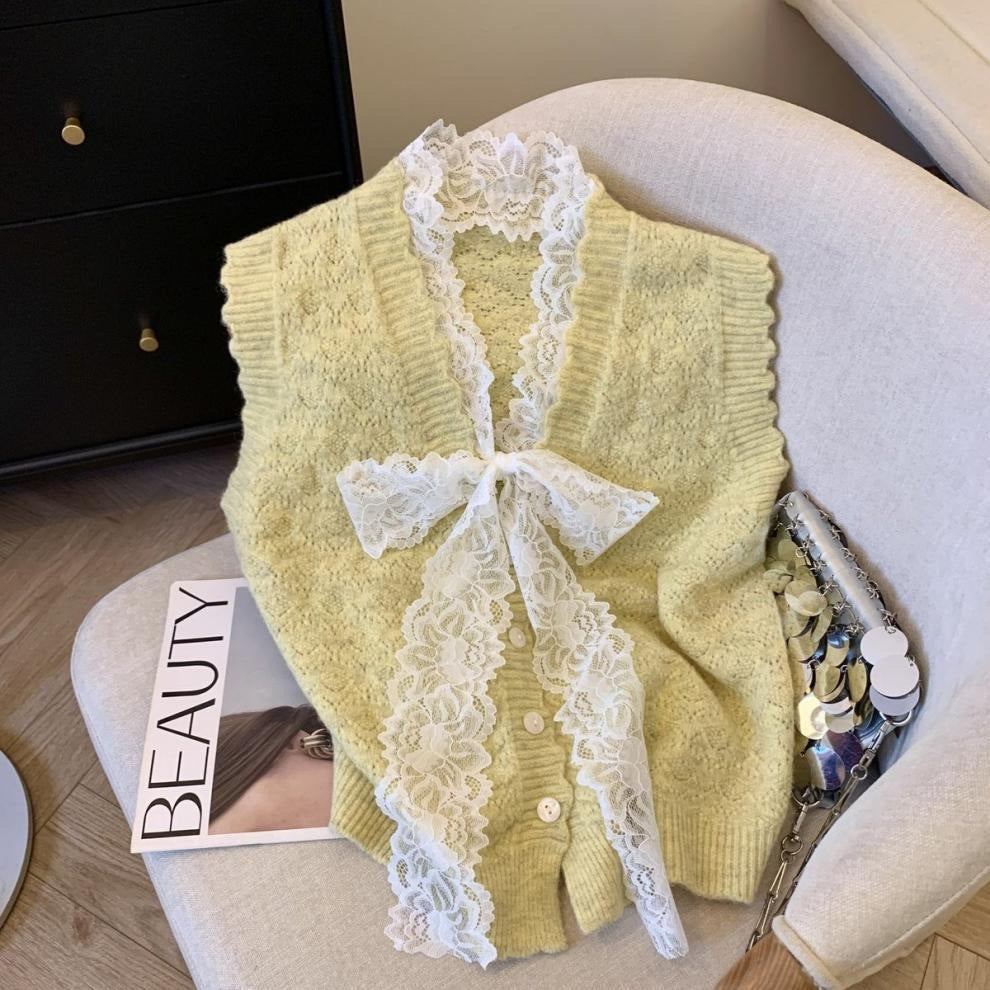 Damen Strickweste mit romantischen Rüschendetails Drune