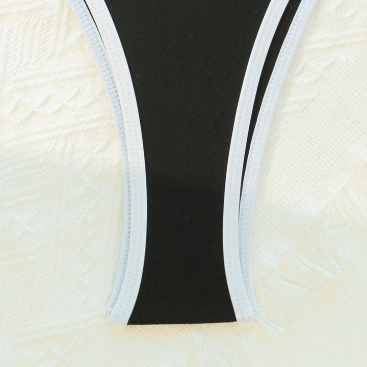 Damen Bandeau Bikini-Set mit elegantem Schlitz und Goldakzenten Drune