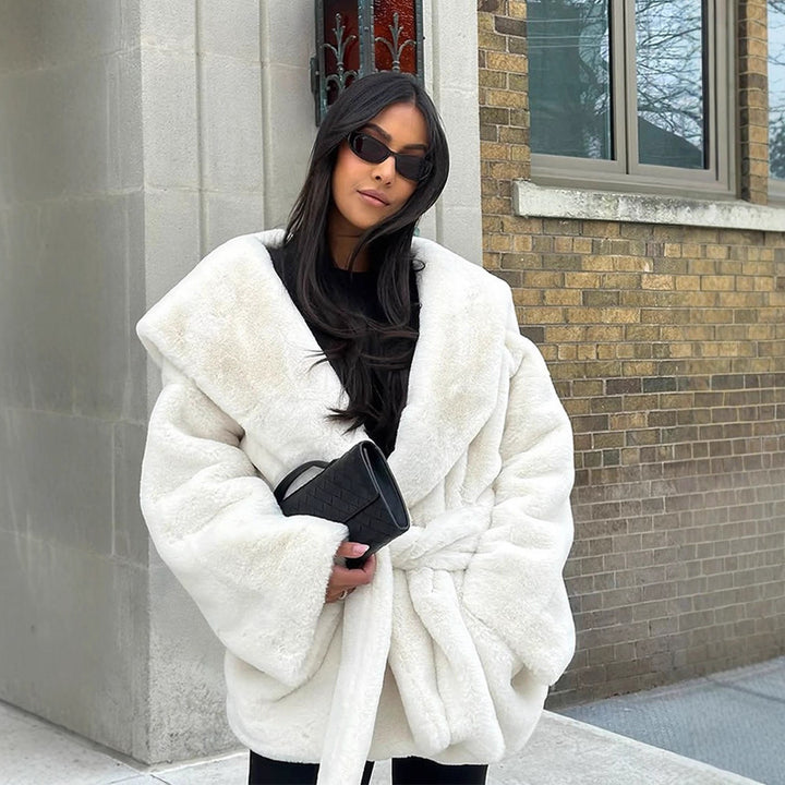 Damen Boxy-Teddyjacke mit Wickelgürtel und übergroßem Schalkragen Drune