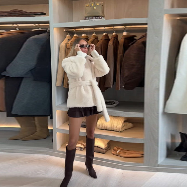 Damen Flauschige Kurzarmpulloverjacke mit breitem Gürtel Drune
