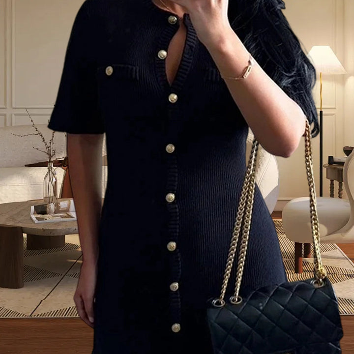 Damen Strickkleid mit Knopfleiste und eleganten Details Drune