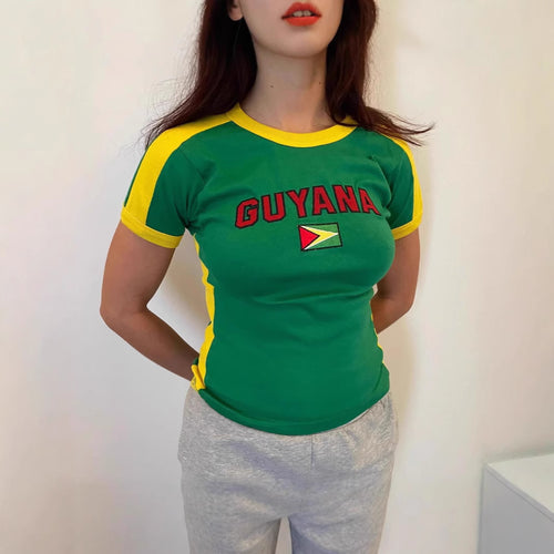 Damen T-Shirt mit kulturellem Schriftzug und Flaggenmotiv Drune