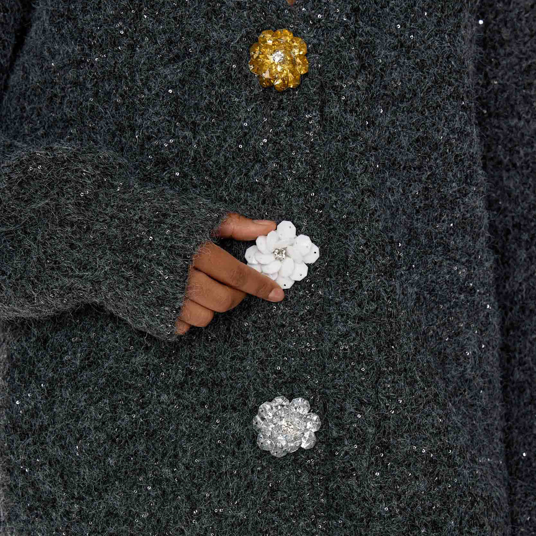 Damen Strickjacke mit auffälligen Knopfdetails und weichem Material Drune