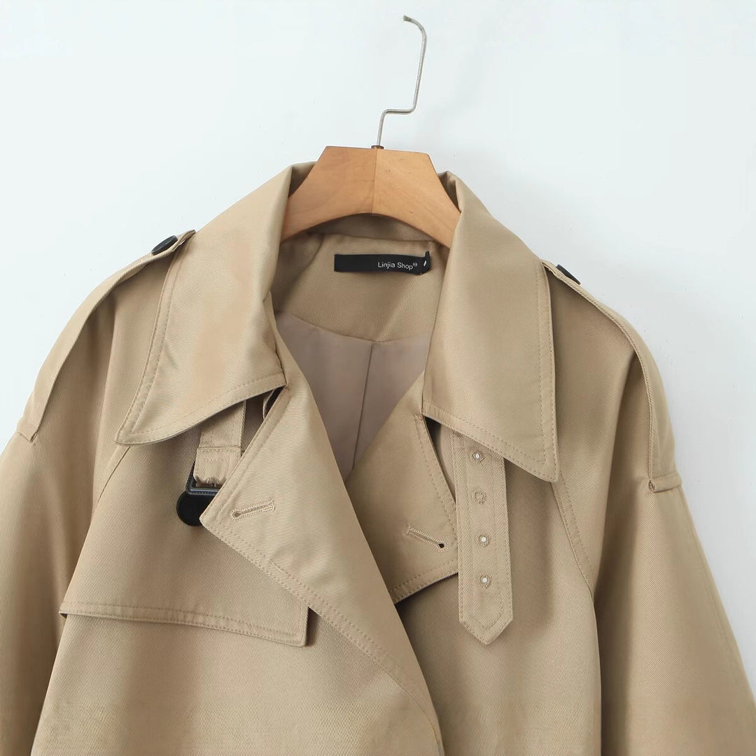 Damen Kurzer taillierter Doppelreiher-Trench mit Cape-Ärmeln und Bindegürtel Drune