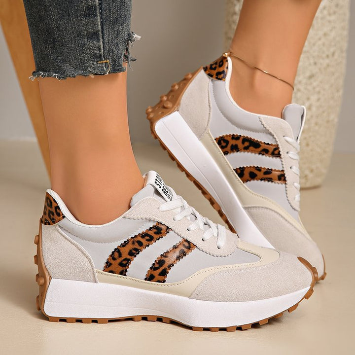 Damen Plateau-Laufsneaker mit Wildlederoptik und Leo-Akzenten Drune
