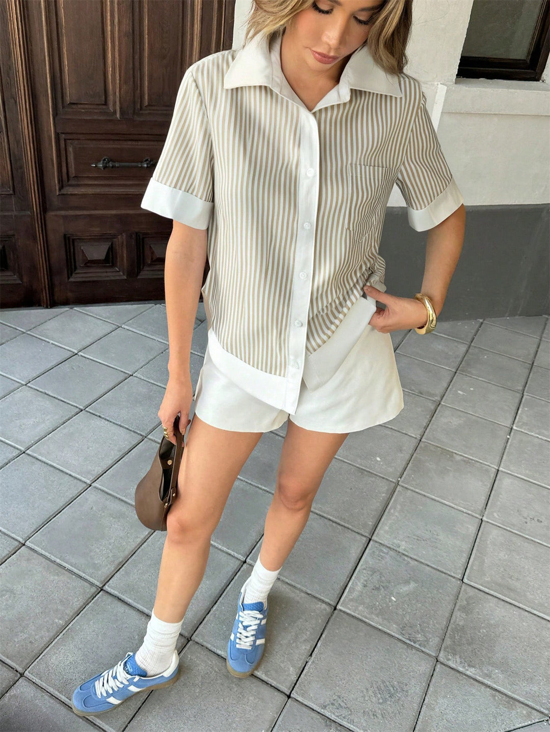Damen Kurzarm-Bluse mit Kontrastkragen, Manschetten und Streifenstruktur Drune