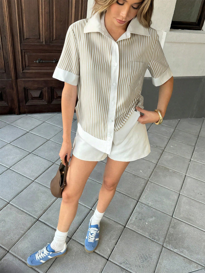 Damen Kurzarm-Bluse mit Kontrastkragen, Manschetten und Streifenstruktur Drune