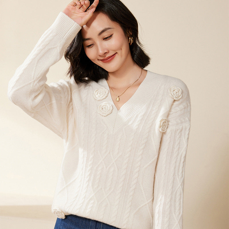 Damen Zopfmuster-V-Pullover mit dreidimensionalen Blumenapplikationen aus weichem Wollmix Drune