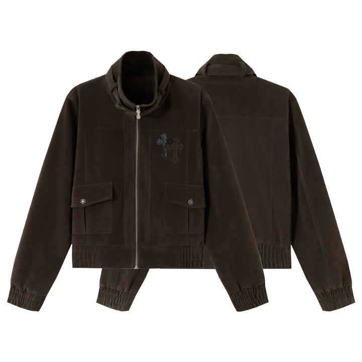 Herren Kurzblouson aus Veloursoptik mit Funnelkragen, Cargo‑Pattentaschen und Zierkreuz-Applikation Drune
