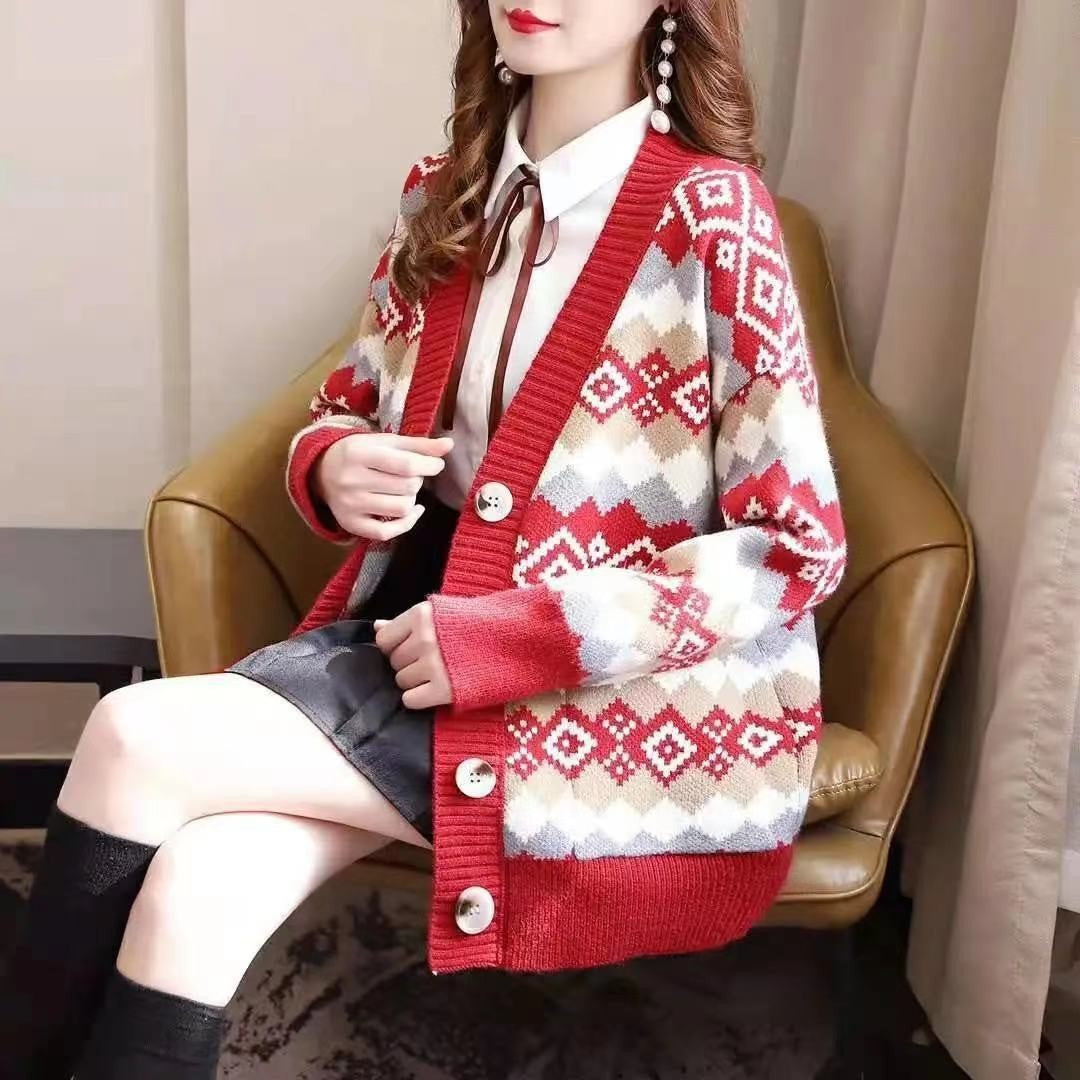 Damen Strickjacke mit stilvollem Rautenmuster und großen Knöpfen Drune