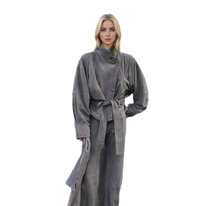 Damen Kurzjacke aus Veloursleder‑Optik mit hohem Stehkragen, Taillengürtel und kastiger Oversize‑Silhouette Drune